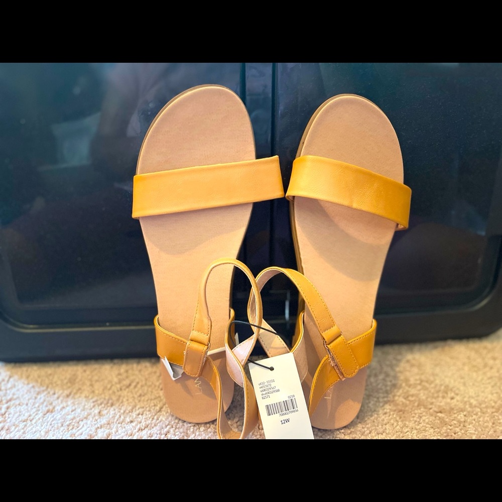 BROWN SANDALS - NEVER WORN